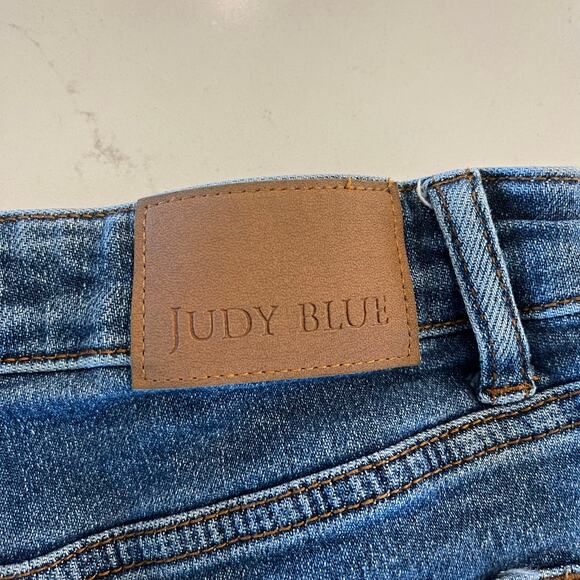 Judy Blue Jean Shorts with Raw Hem Size Medium‎ - Picture 4 of 8